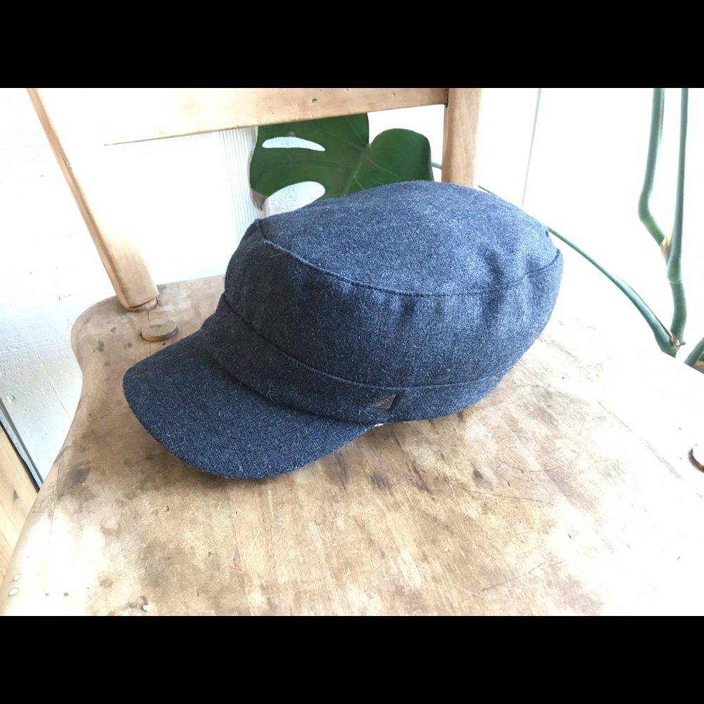 Rusty adjustable wool hat. Dark grey. EUC.